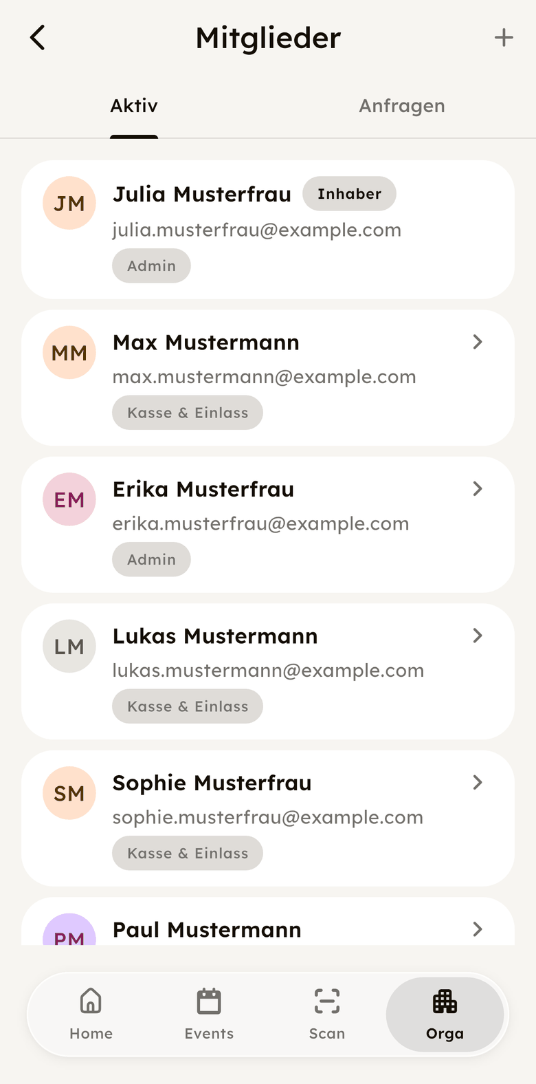 Mitglieder einer Organisation in der App mit ihren Rollen